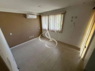 Casa Duplex Solta em condomínio fechado.  Condomínio com 9 casas.