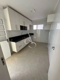 Casa Duplex Solta em condomínio fechado.  Condomínio com 9 casas.