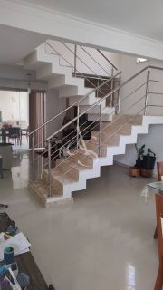 Casa Duplex Solta em condomínio fechado.  Condomínio com 9 casas.