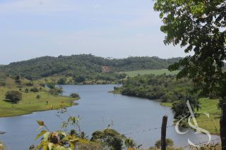 Sítio beira Barragem Santa Helena – 20,1 ha estruturados, casa sede charmosa e energia solar – Mata de São João – R$ 1.300.000