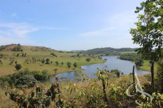 Sítio beira Barragem Santa Helena – 20,1 ha estruturados, casa sede charmosa e energia solar – Mata de São João – R$ 1.300.000