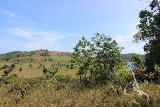 Sítio beira Barragem Santa Helena – 20,1 ha estruturados, casa sede charmosa e energia solar – Mata de São João – R$ 1.300.000