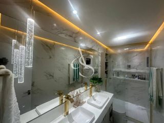 Mansão de Luxo no Alphaville Litoral Norte 1 – 5 Suítes, Piscina e Acabamento Exclusivo