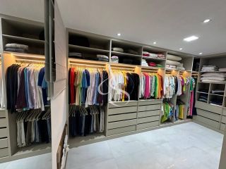 Mansão de Luxo no Alphaville Litoral Norte 1 – 5 Suítes, Piscina e Acabamento Exclusivo