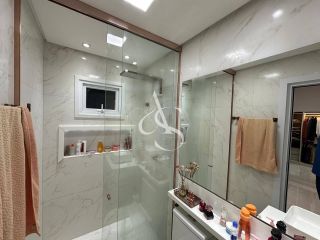 Mansão de Luxo no Alphaville Litoral Norte 1 – 5 Suítes, Piscina e Acabamento Exclusivo