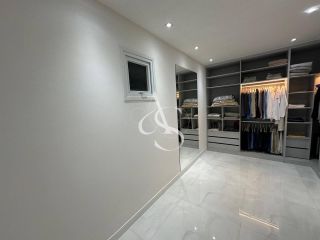 Mansão de Luxo no Alphaville Litoral Norte 1 – 5 Suítes, Piscina e Acabamento Exclusivo