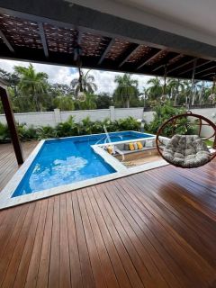 Mansão de Luxo no Alphaville Litoral Norte 1 – 5 Suítes, Piscina e Acabamento Exclusivo