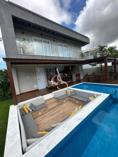 Mansão de Luxo no Alphaville Litoral Norte 1 – 5 Suítes, Piscina e Acabamento Exclusivo