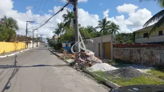 Oportunidade Imperdível em Ipitanga! Terreno 500m² plano, rua asfaltada, pronto para construir.