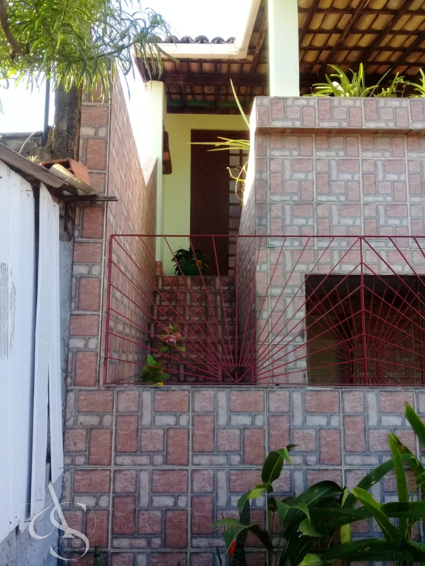 Casa no Primeiro Piso com Escada Independente – Portão | Lauro de Freitas