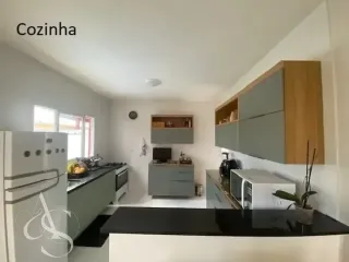 Casa de Condomínio com 3 Quartos e 4 banheiros à Venda, 203 m² por R$ 900.000