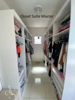 Casa de Condomínio com 3 Quartos e 4 banheiros à Venda, 203 m² por R$ 900.000