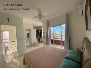 Casa de Condomínio com 3 Quartos e 4 banheiros à Venda, 203 m² por R$ 900.000