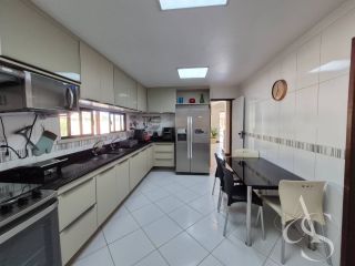 CASA COM 3 SUÍTES E EXCELENTE ACABAMENTO, LAURO DE FREITAS COM ENERGIA SOLAR