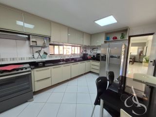 CASA COM 3 SUÍTES E EXCELENTE ACABAMENTO, LAURO DE FREITAS COM ENERGIA SOLAR