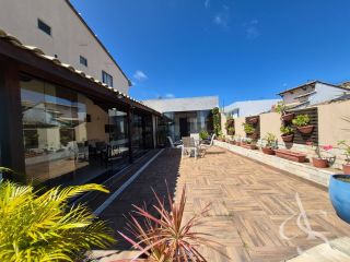 CASA COM 3 SUÍTES E EXCELENTE ACABAMENTO, LAURO DE FREITAS COM ENERGIA SOLAR