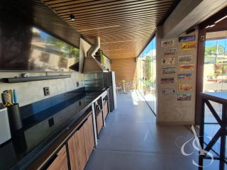 CASA COM 3 SUÍTES E EXCELENTE ACABAMENTO, LAURO DE FREITAS COM ENERGIA SOLAR