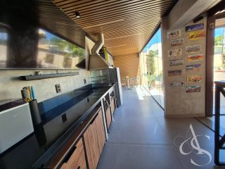 CASA COM 3 SUÍTES E EXCELENTE ACABAMENTO, LAURO DE FREITAS COM ENERGIA SOLAR