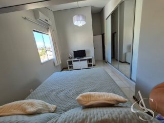 CASA COM 3 SUÍTES E EXCELENTE ACABAMENTO, LAURO DE FREITAS COM ENERGIA SOLAR