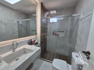 CASA COM 3 SUÍTES E EXCELENTE ACABAMENTO, LAURO DE FREITAS COM ENERGIA SOLAR