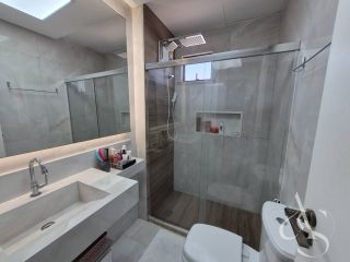 CASA COM 3 SUÍTES E EXCELENTE ACABAMENTO, LAURO DE FREITAS COM ENERGIA SOLAR