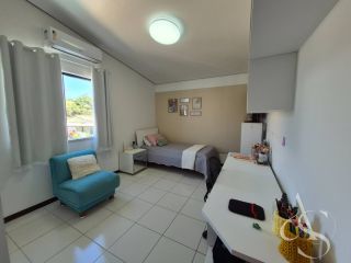 CASA COM 3 SUÍTES E EXCELENTE ACABAMENTO, LAURO DE FREITAS COM ENERGIA SOLAR
