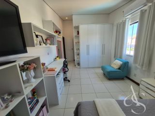 CASA COM 3 SUÍTES E EXCELENTE ACABAMENTO, LAURO DE FREITAS COM ENERGIA SOLAR