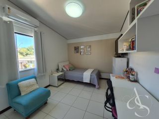 CASA COM 3 SUÍTES E EXCELENTE ACABAMENTO, LAURO DE FREITAS COM ENERGIA SOLAR