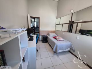 CASA COM 3 SUÍTES E EXCELENTE ACABAMENTO, LAURO DE FREITAS COM ENERGIA SOLAR