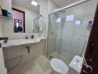 CASA COM 3 SUÍTES E EXCELENTE ACABAMENTO, LAURO DE FREITAS COM ENERGIA SOLAR