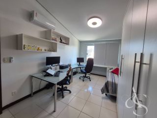 CASA COM 3 SUÍTES E EXCELENTE ACABAMENTO, LAURO DE FREITAS COM ENERGIA SOLAR