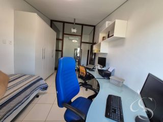 CASA COM 3 SUÍTES E EXCELENTE ACABAMENTO, LAURO DE FREITAS COM ENERGIA SOLAR