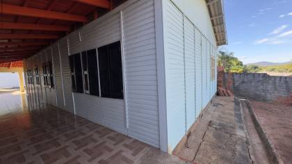 CASA DE MADEIRA NA VILA DE FURNAS