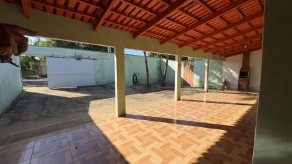 CASA DE MADEIRA NA VILA DE FURNAS