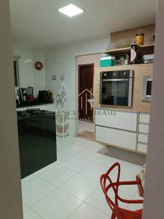 Ampla Casa em Condomínio à Venda – 4 Quartos, 3 Suítes – Próximo à Estrada do Coco | Abrantes