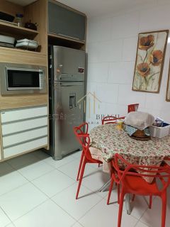 Ampla Casa em Condomínio à Venda – 4 Quartos, 3 Suítes – Próximo à Estrada do Coco | Abrantes