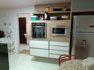 Ampla Casa em Condomínio à Venda – 4 Quartos, 3 Suítes – Próximo à Estrada do Coco | Abrantes