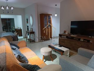 Ampla Casa em Condomínio à Venda – 4 Quartos, 3 Suítes – Próximo à Estrada do Coco | Abrantes