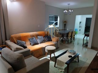 Ampla Casa em Condomínio à Venda – 4 Quartos, 3 Suítes – Próximo à Estrada do Coco | Abrantes