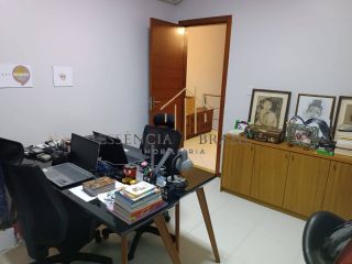 Ampla Casa em Condomínio à Venda – 4 Quartos, 3 Suítes – Próximo à Estrada do Coco | Abrantes