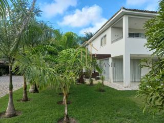 EXCELENTE CASA DUPLEX em Condomínio Clube, em Lauro de Freitas