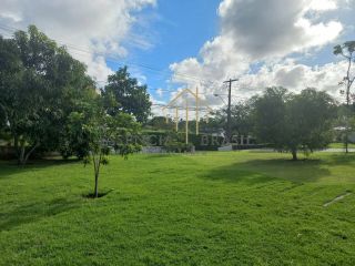 EXCELENTE CASA DUPLEX em Condomínio Clube, em Lauro de Freitas