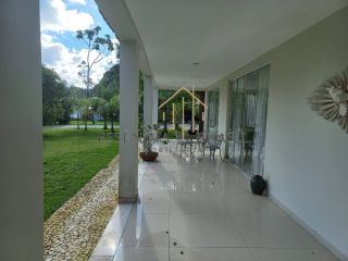 EXCELENTE CASA DUPLEX em Condomínio Clube, em Lauro de Freitas