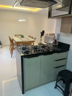 LINDA CASA com 3 suítes em Condomínio, a 5 minutos da Praia de Buraquinho