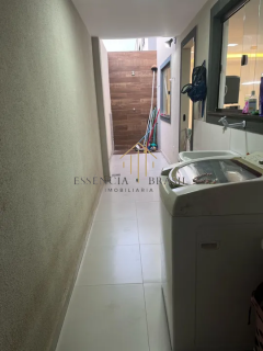 LINDA CASA com 3 suítes em Condomínio, a 5 minutos da Praia de Buraquinho