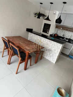 LINDA CASA com 3 suítes em Condomínio, a 5 minutos da Praia de Buraquinho
