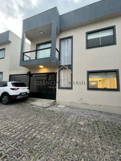 LINDA CASA com 3 suítes em Condomínio, a 5 minutos da Praia de Buraquinho