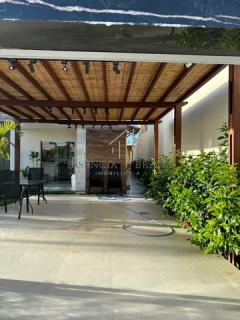 EXCELENTE CASA 3 suítes em condomínio a 5 minutos da Estrada do Côco