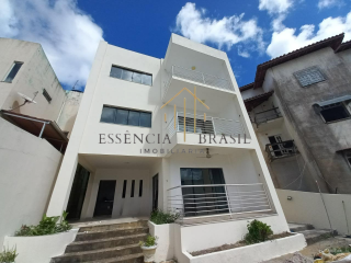 EXCELENTE CASA TRIPLEX com 4 suítes em condomínio, no Caji