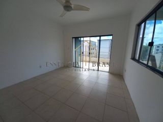 EXCELENTE CASA TRIPLEX com 4 suítes em condomínio, no Caji
